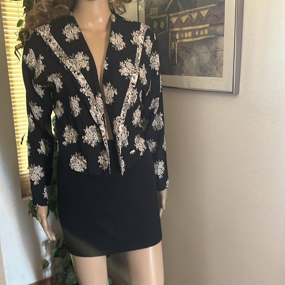 Jacket women’s black with flowers Sz lg - Picture 2 of 5